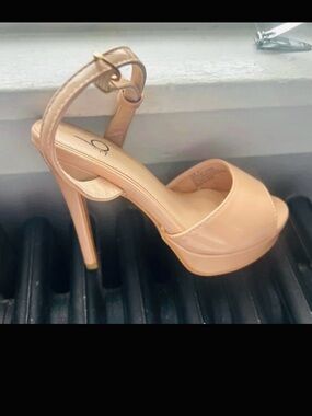 Women’s Patent Peep-Toe Platform Stiletto Sandal in Nude